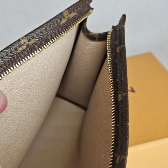 Louis Vuitton Monogram Toiletry 19 Pouch Toilette Purse Handbag with Box - Picture 12 of 12